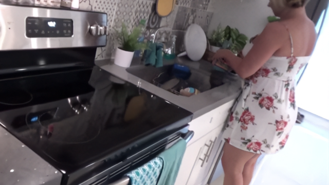 Üvey Annesinin Çiçekli Elbisesine Dayanamıyor Türkçe Altyazılı Porno